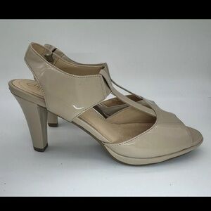 Life Stride Women’s 8.5 Nude Strappy Sandals Patent Leather 3.5” Heels Shoes EUC